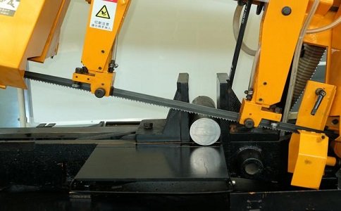 芙蓉数控带锯床自动送料精度会出现偏差吗？